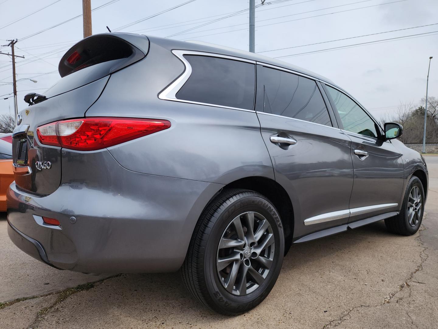 2015 SILVER Infiniti QX60 (5N1AL0MN1FC) with an 3.5L V6 DOHC 24V engine, Continuously Variable Transmission transmission, located at 2660 S.Garland Avenue, Garland, TX, 75041, (469) 298-3118, 32.885551, -96.655602 - Photo#3